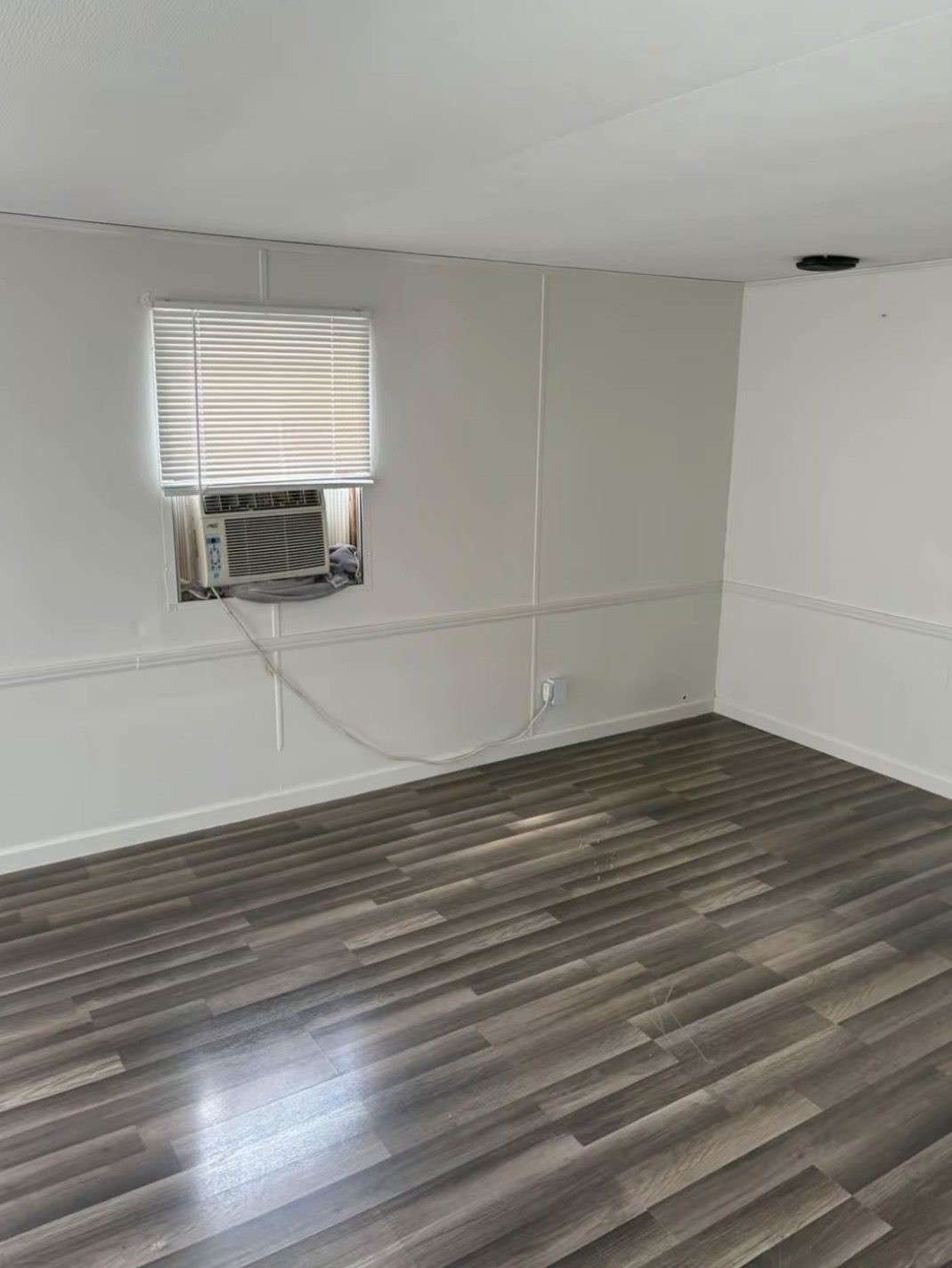 Updated 1990 Schult Mobile Home for Sale in Warren, Ohio | 2 Bed, 1 Bath - Image 11