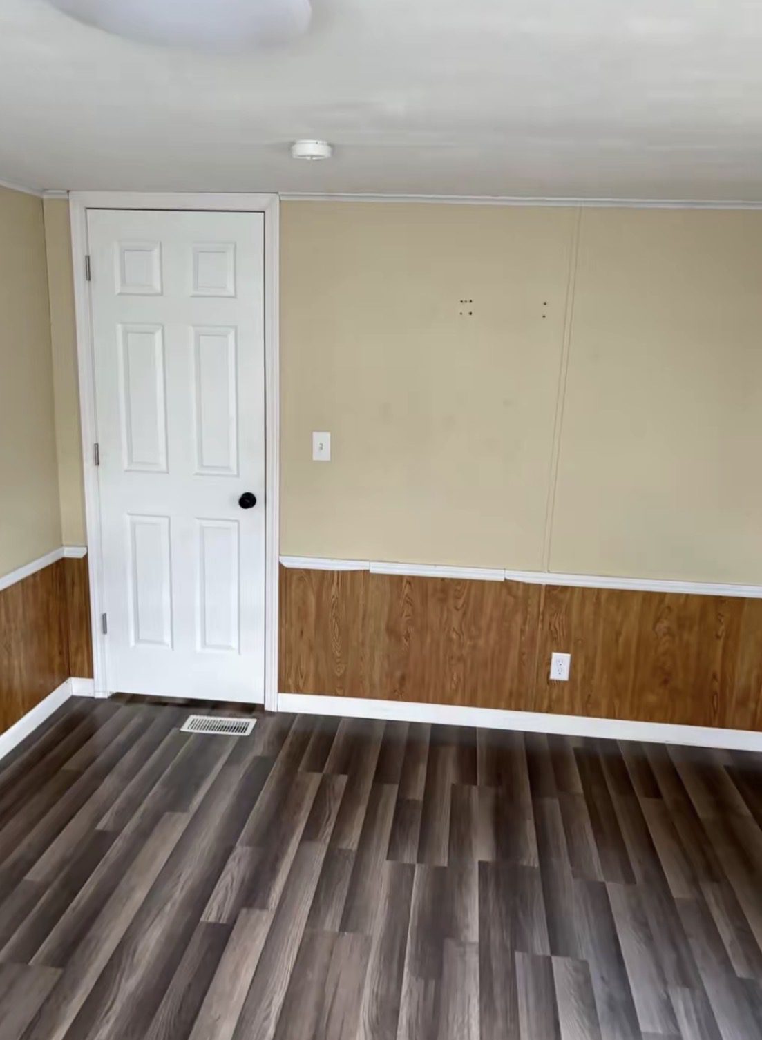 Updated 1990 Schult Mobile Home for Sale in Warren, Ohio | 2 Bed, 1 Bath - Image 2